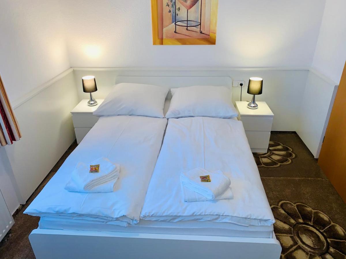 Dua Hotel Wennigsen Exteriör bild