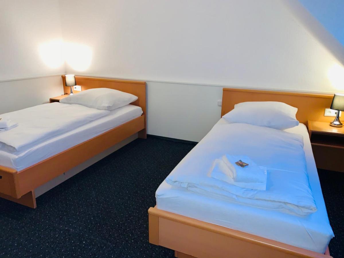Dua Hotel Wennigsen Exteriör bild