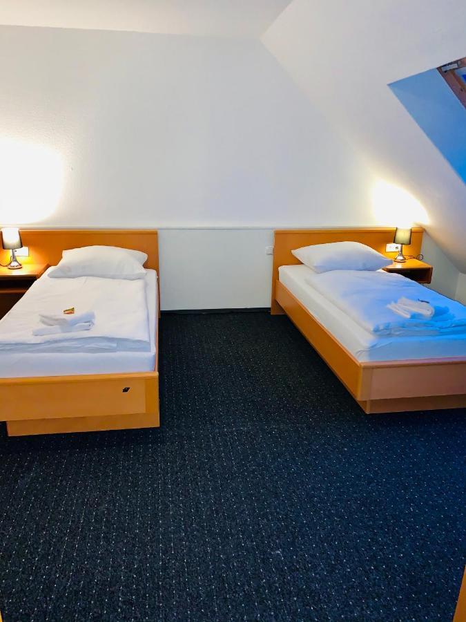 Dua Hotel Wennigsen Exteriör bild