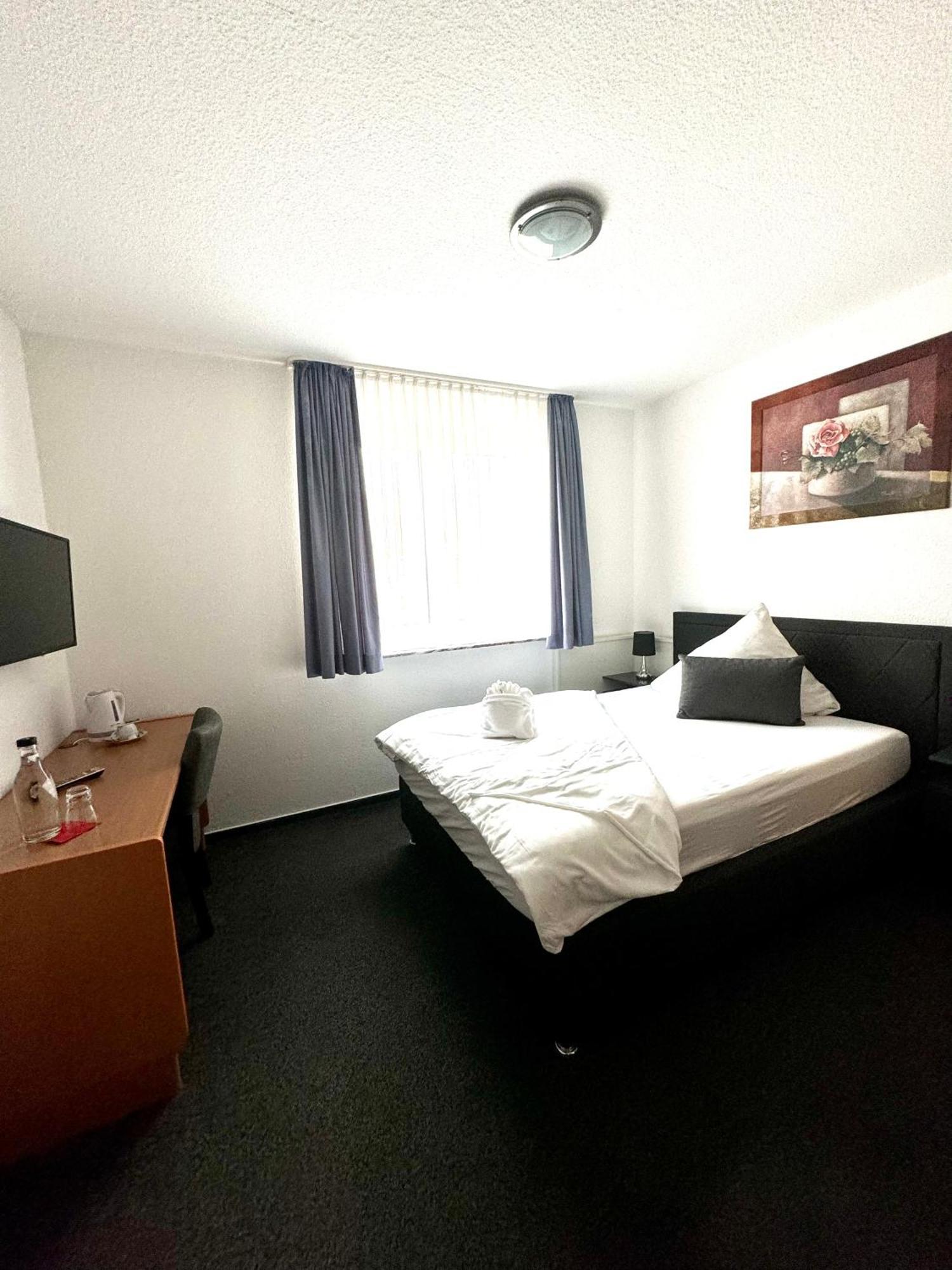 Dua Hotel Wennigsen Exteriör bild