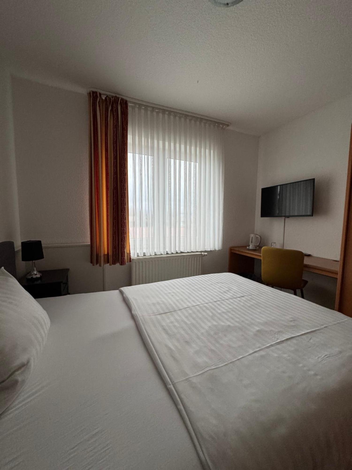 Dua Hotel Wennigsen Exteriör bild
